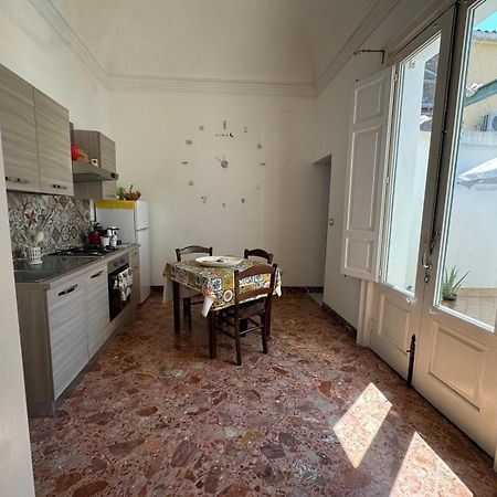 Arco Del Vescovo 2 Apartment Acireale Bagian luar foto